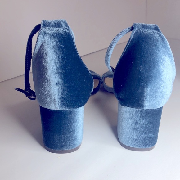 DONATED 💙 JUSTFAB - Sanoura Velvet Low Block Heel Sandal - Picture 6 of 9